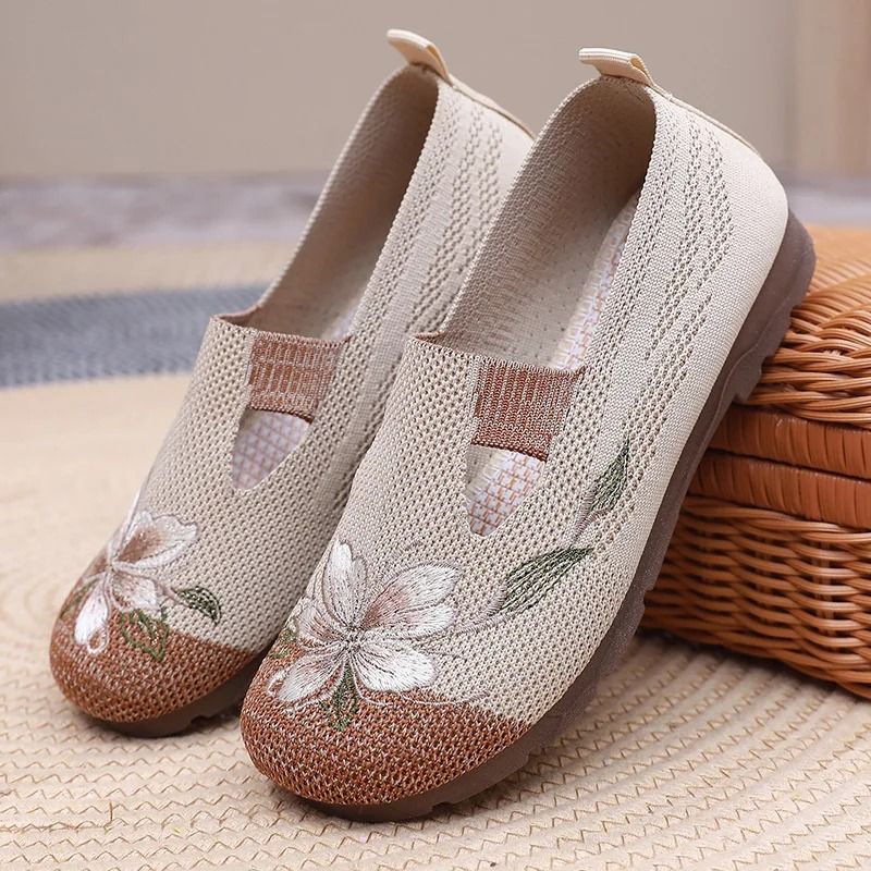 Women Mesh Embroidered Flat Shoes with Anti Slip Soft Sole for Summer Comfort