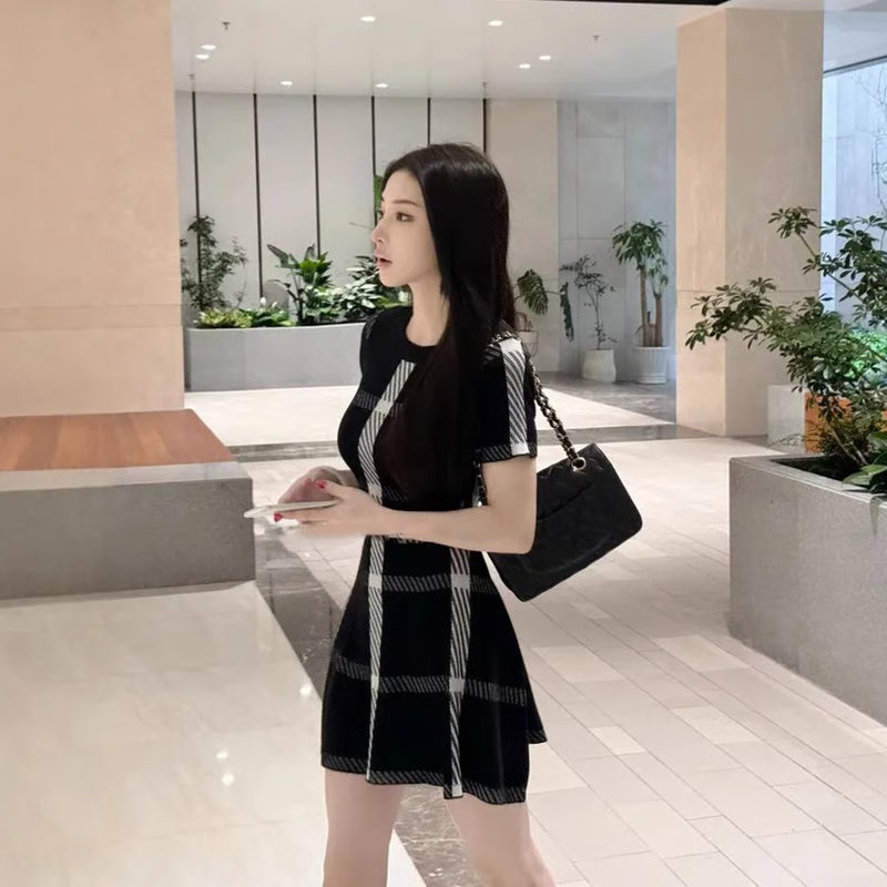 French Vintage Knitted Dress Ladylike Waist Cinching Mini Skirt Short Sleeve